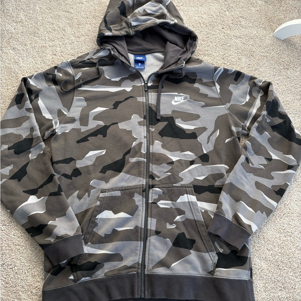 Nike Camo Zip Up Jacket Size L